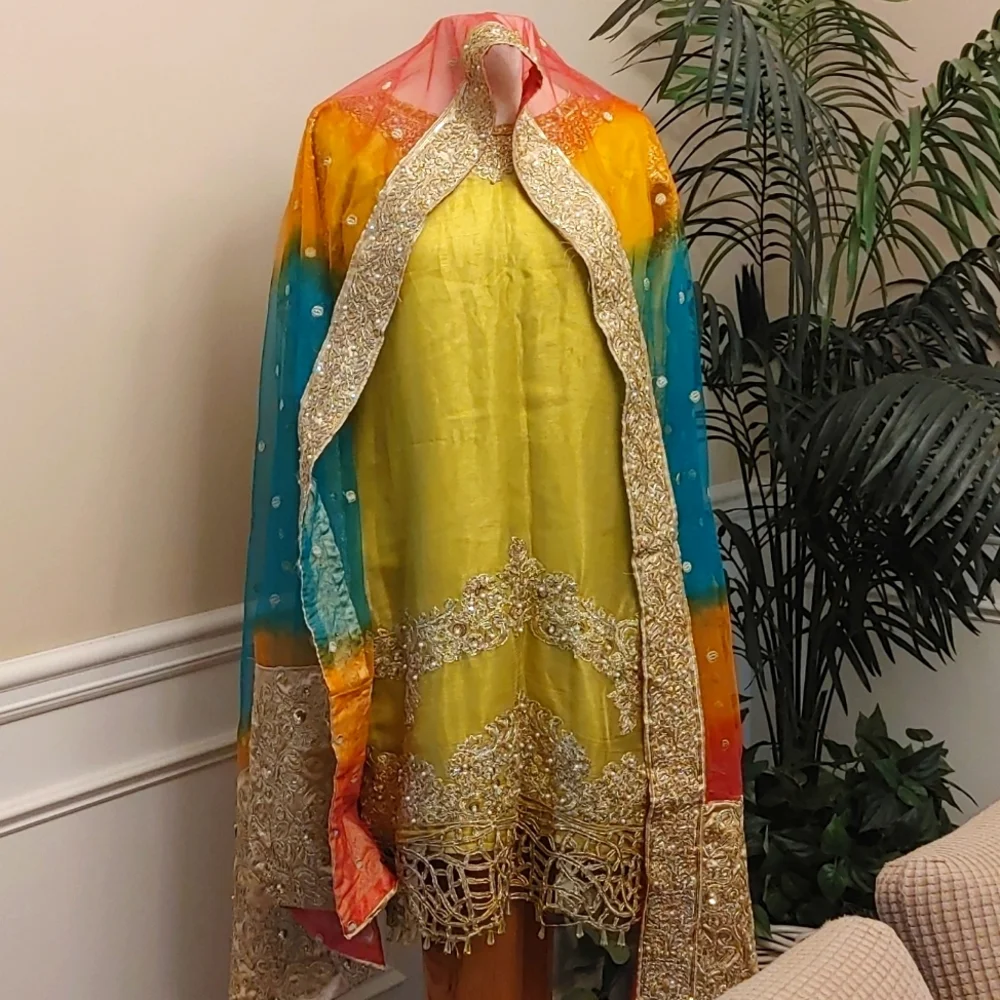 Embroidered fancy Multi color Pakistani/Indian 3Pc Shalwar suit Size M-L - Picture 1 of 15